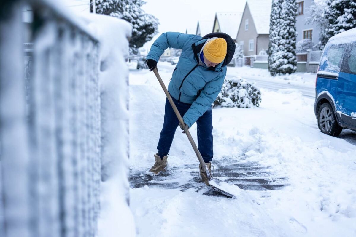 Could Shoveling Snow Be Deadlier Than A Treadmill?! Forget Hitting The Gym