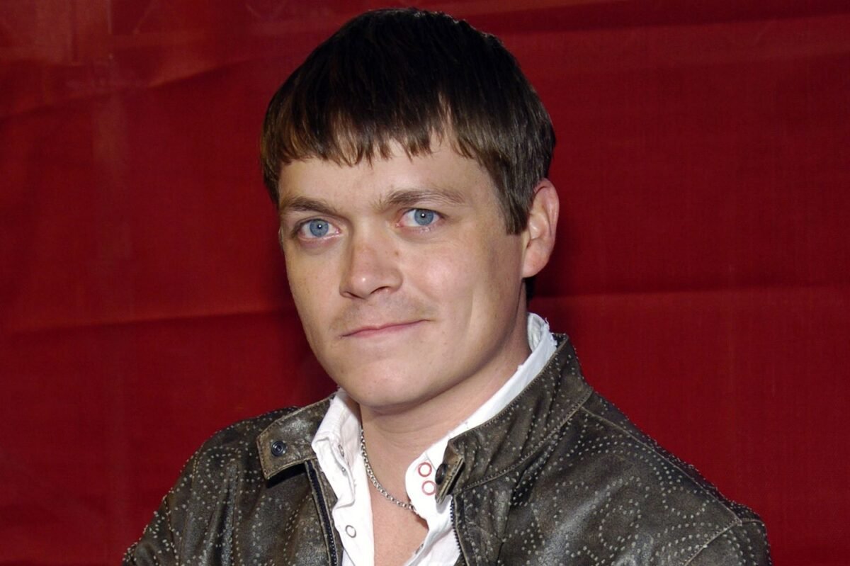 Forget Textbooks: How One Teen Penned A 2000 Breakout Hit During High