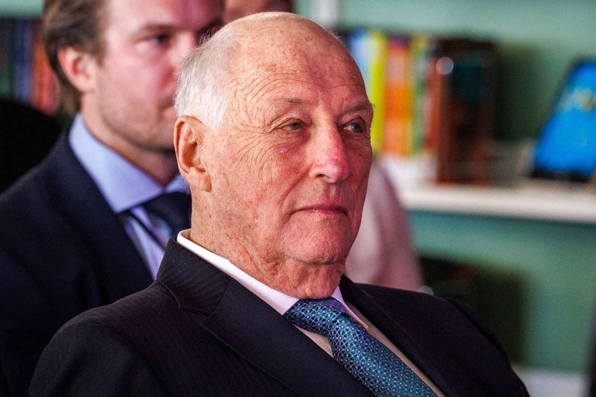Urgent Royal Alert: Why Is King Harald V’s Personal Doctor Rushing To