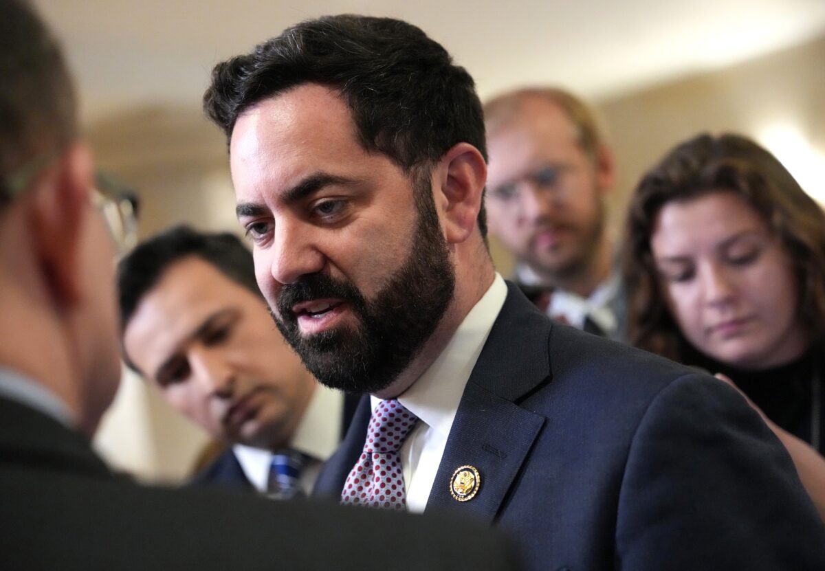 Are Ice Tactics Blowing Up Republican Chances In Key Congressional Races?