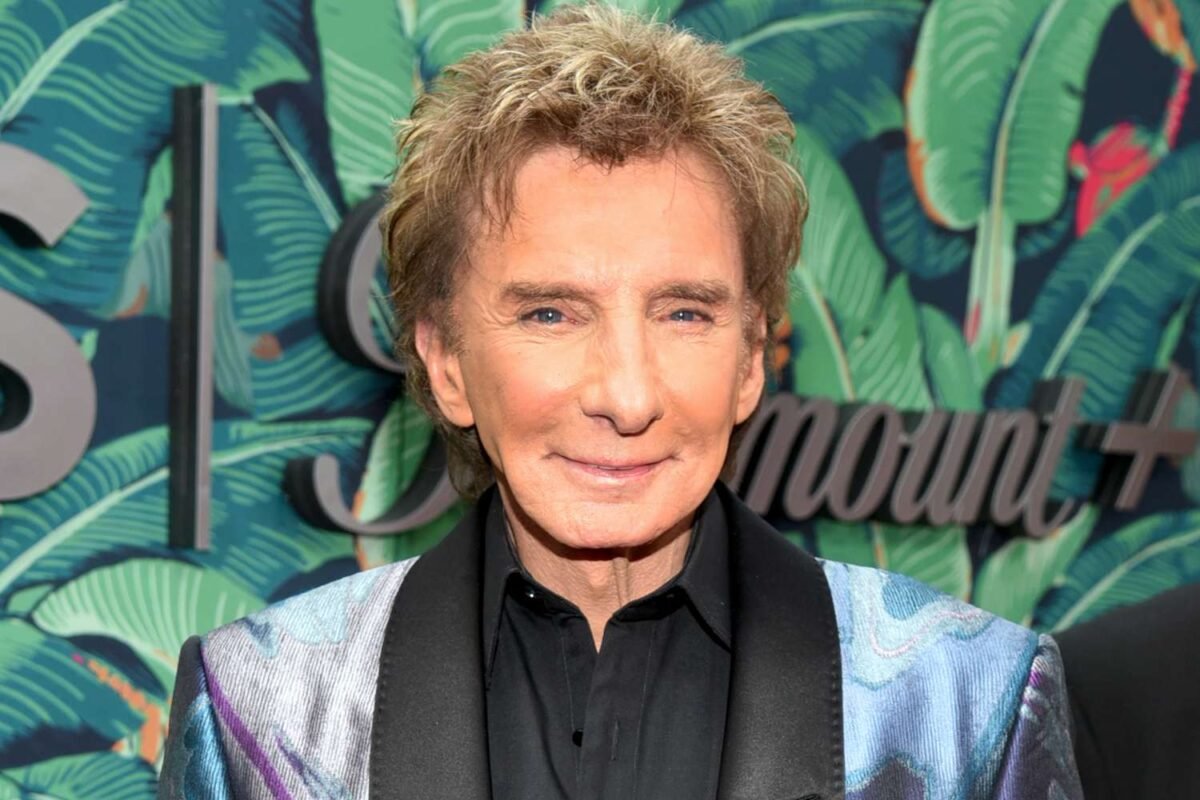 Barry Manilow’s Biggest Secret Finally Revealed: The Story Behind His 2017 Coming