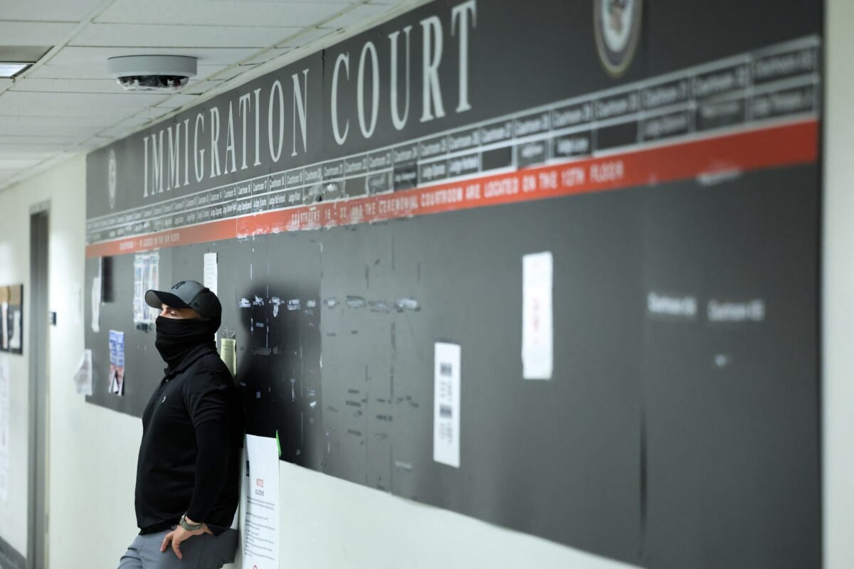 Is The Us Justice Department Secretly Fast Tracking Hundreds Of Immigrants For Deportation?