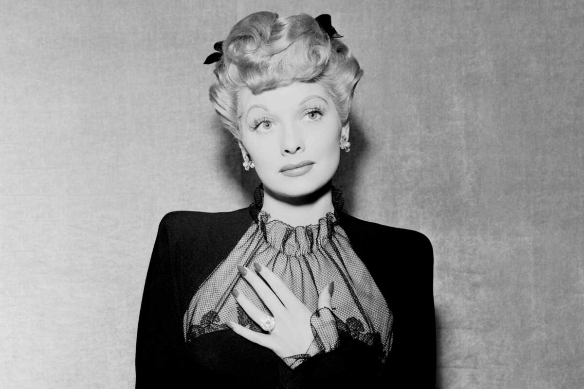 Eloped First, Then Engaged? Unpacking Lucille Ball’s Wild Hollywood Romance Secret! Hold