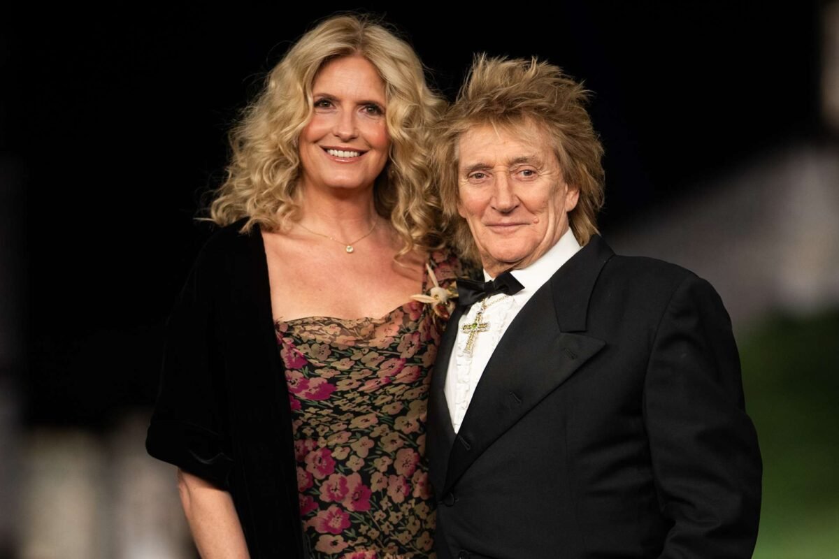 17 Years Of Bliss: What’s The Real Story Behind Rod Stewart &