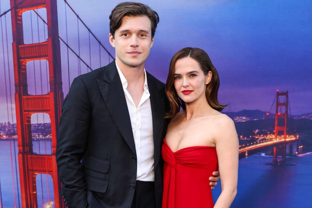 Your Weekend Just Got Booked: Are Zoey Deutch & Robinson’s New Netflix