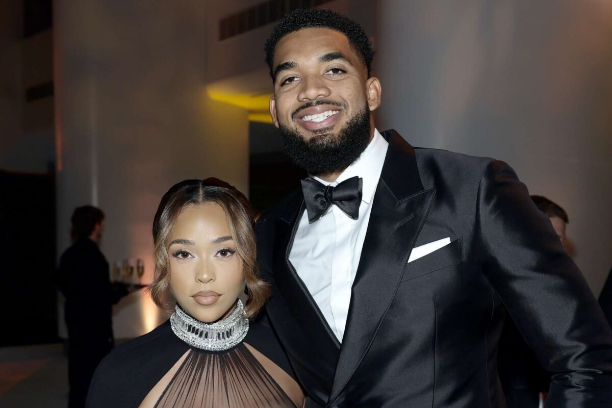 Is This Celebrity Engagement The Sweetest Holiday Surprise Ever? Fans Are Freaking