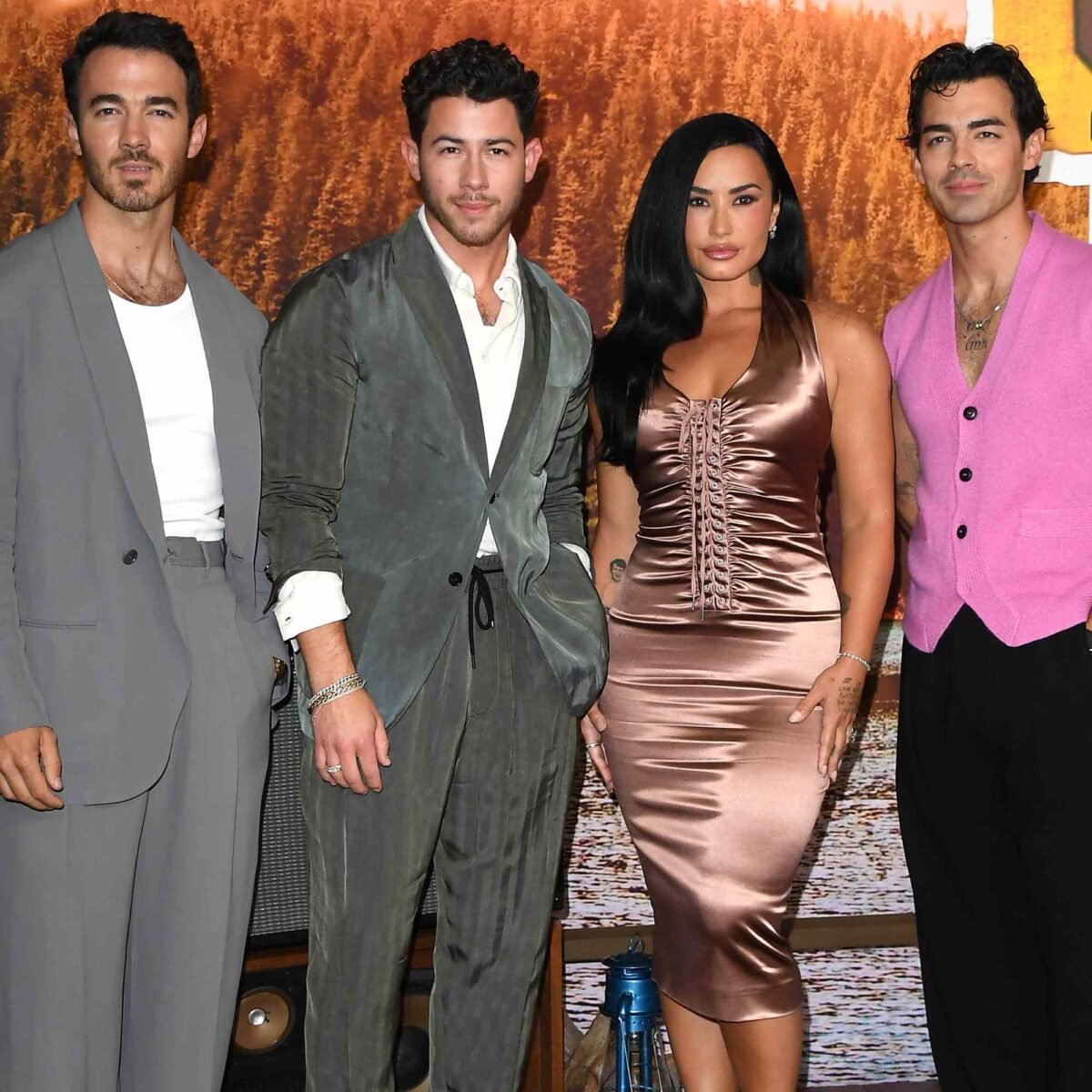 Beyond The Red Carpet: What Are Your Favorite Stars Actually Doing, Los