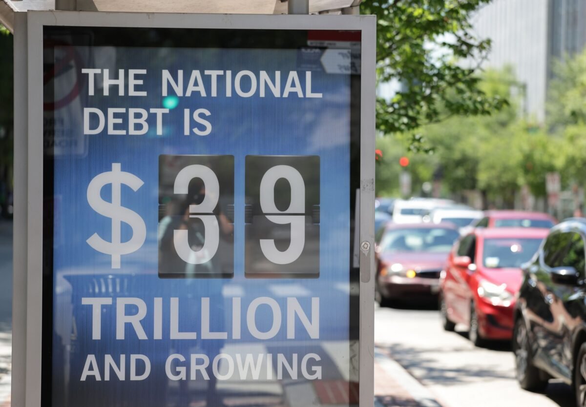 Your Wallet Under Attack? The $40 Trillion Federal Debt Crisis Is Here!